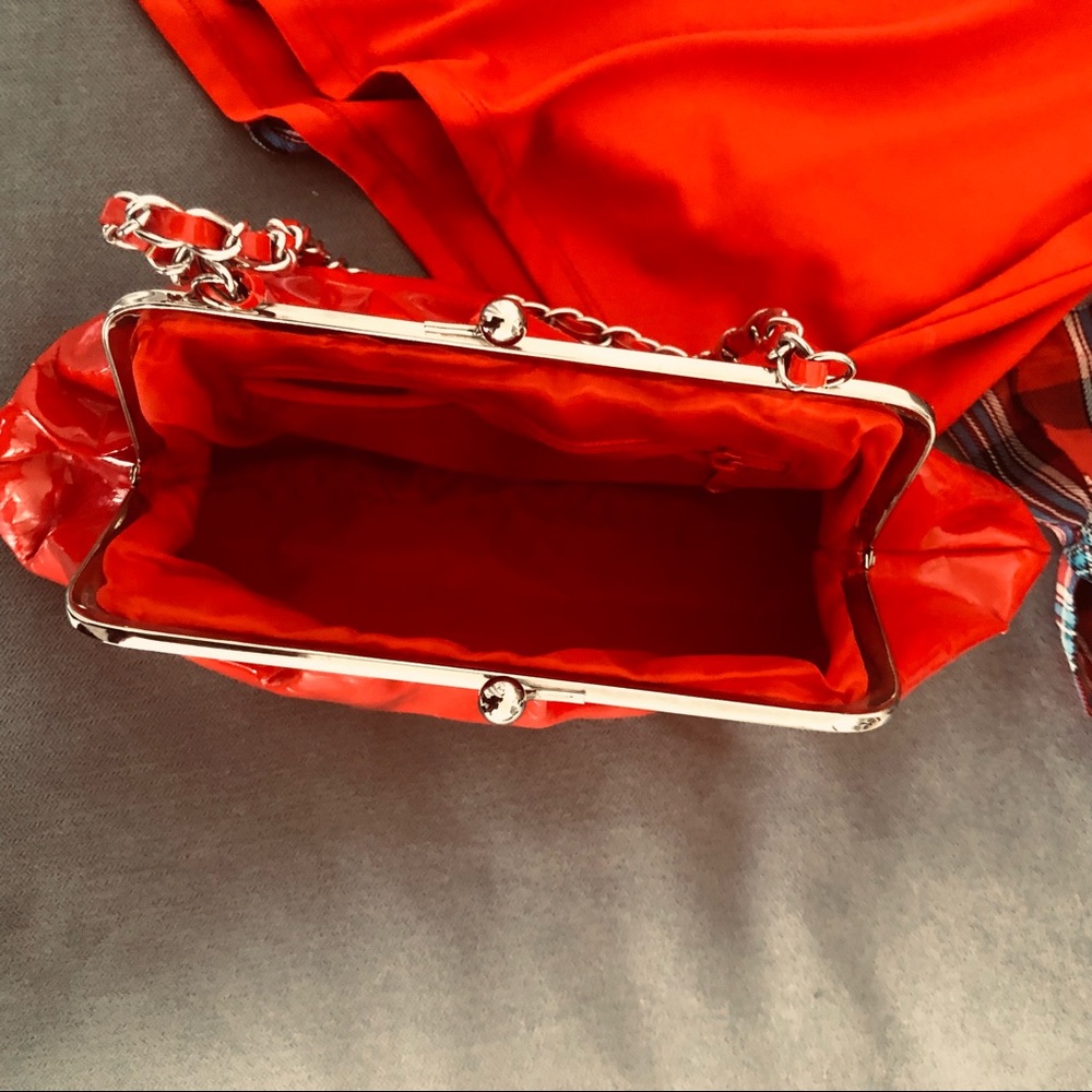 Red purse - Picture 3 of 14